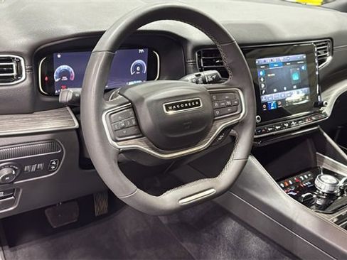 Used 2024 Jeep Wagoneer Series III image 9