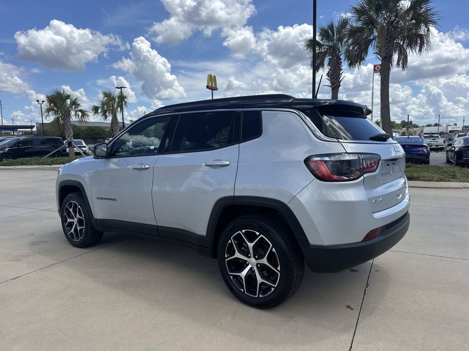 Used 2024 Jeep Compass Limited AWD/4WD image 5