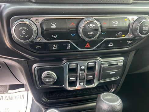 Certified 2022 Jeep Gladiator Sport image 30