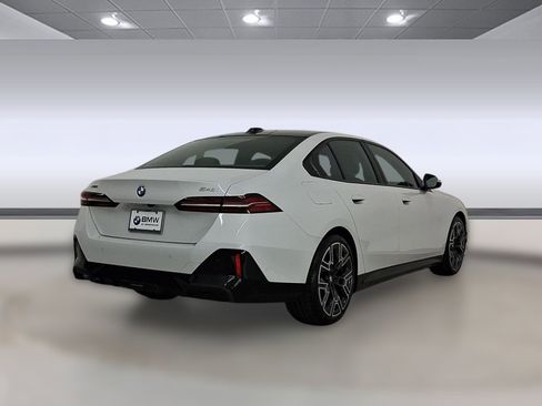 New 2026 BMW 540i xDrive w/ Executive Package image 3