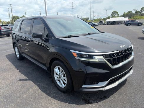 Used 2022 Kia Carnival LX FWD image 1