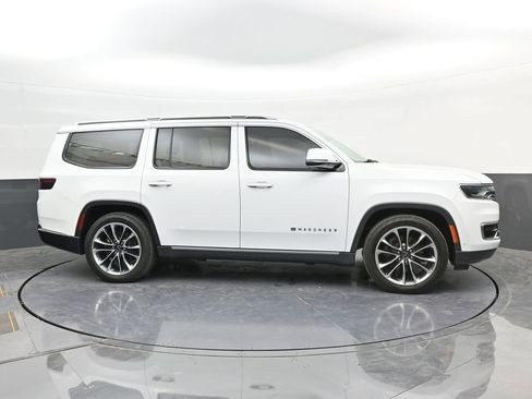 Used 2022 Jeep Wagoneer Series III w/ Premium Group I AWD/4WD image 9