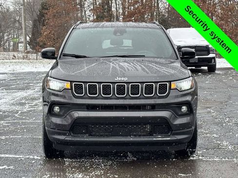 Used 2024 Jeep Compass Latitude image 29