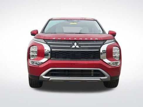 Used 2025 Mitsubishi Outlander SE image 32