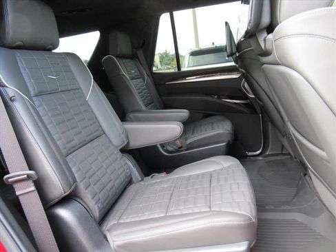 Certified 2026 Cadillac Escalade Platinum Sport w/ LPO, ONYX Package AWD/4WD image 34