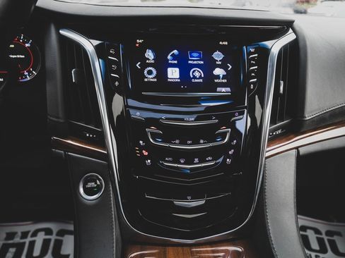 Used 2016 Cadillac Escalade ESV Luxury image 5