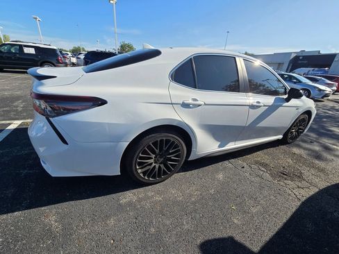 Used 2022 Toyota Camry SE w/ Convenience Package FWD image 9
