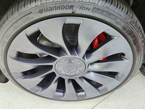 Used 2025 Tesla Model Y Performance image 57