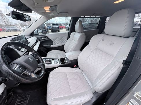 Used 2023 Mitsubishi Outlander SEL image 6