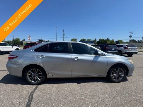 Used 2017 Toyota Camry SE w/ Moonroof Package FWD image 8
