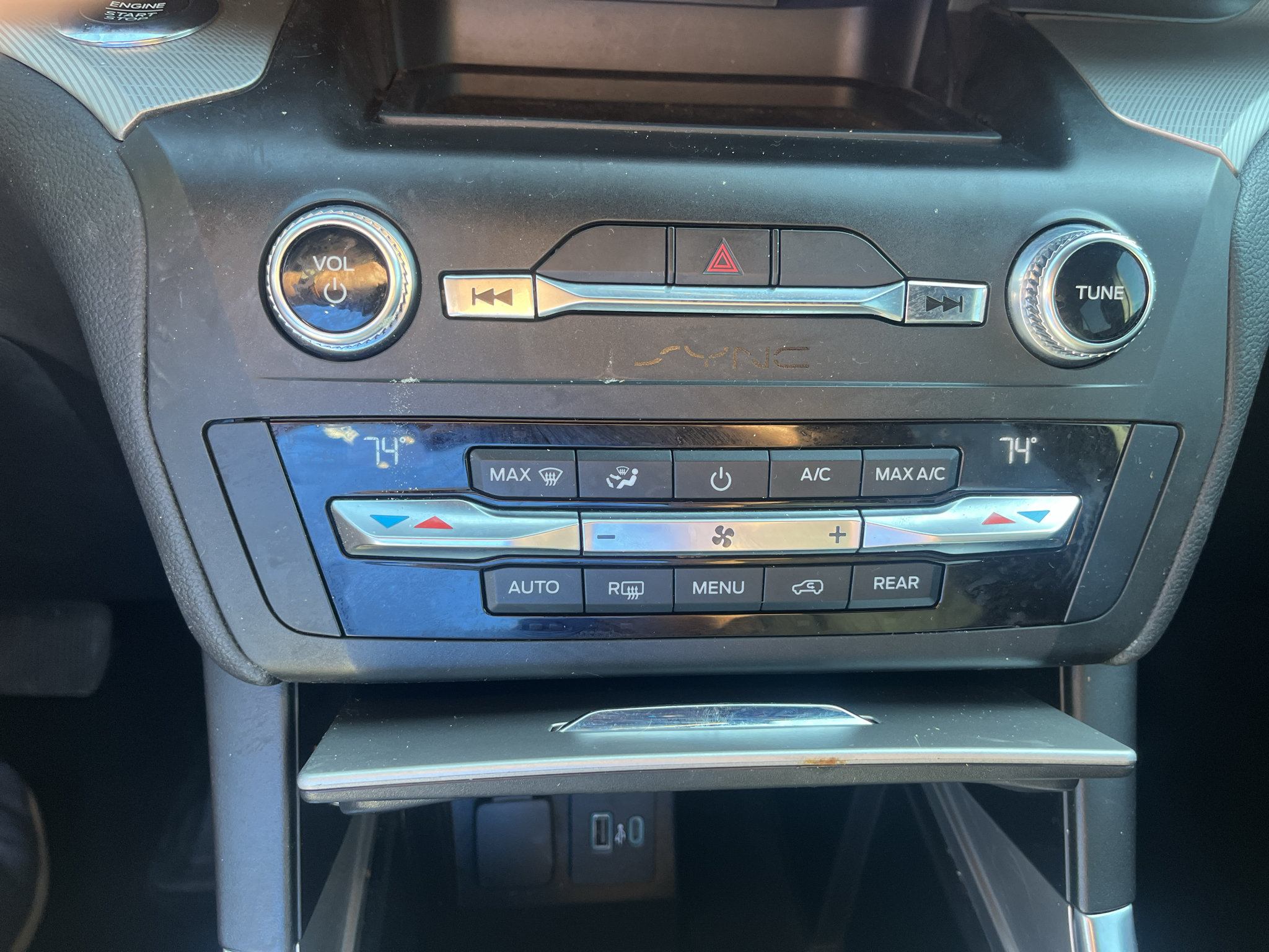 Used 2020 Ford Explorer XLT w/ Equipment Group 202A RWD image 23
