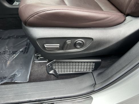 Used 2023 Toyota Sienna Platinum image 14