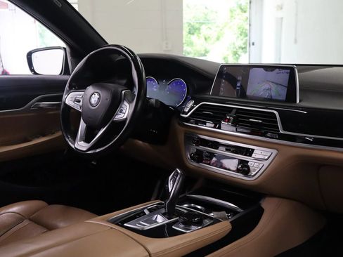 Used 2019 BMW 750i xDrive w/ Executive Package AWD/4WD image 44