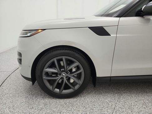 Used 2025 Land Rover Range Rover Sport SE AWD/4WD image 17