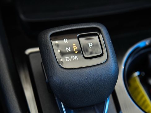 Used 2025 Nissan Rogue SV FWD image 25
