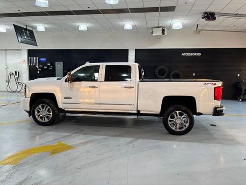 Used 2019 Chevrolet Silverado 2500 High Country w/ Duramax Plus Package AWD/4WD image 5