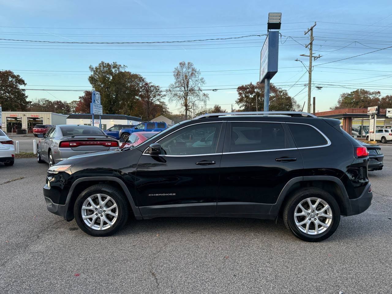 Used 2018 Jeep Cherokee Latitude Plus FWD image 4
