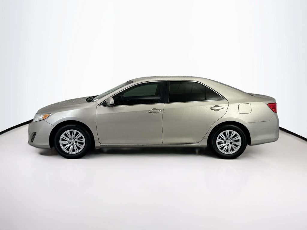 Used 2014 Toyota Camry LE FWD image 8