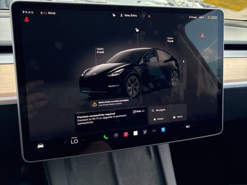 Used 2025 Tesla Model Y Long Range AWD/4WD image 14
