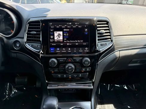 Used 2020 Jeep Grand Cherokee Limited AWD/4WD image 12