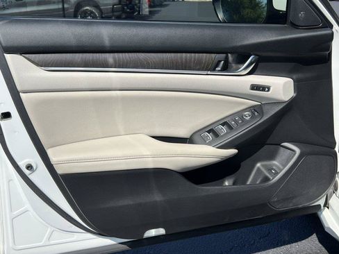 Used 2018 Honda Accord Touring image 19