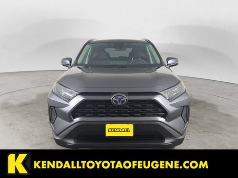 Used 2022 Toyota RAV4 LE AWD/4WD image 8