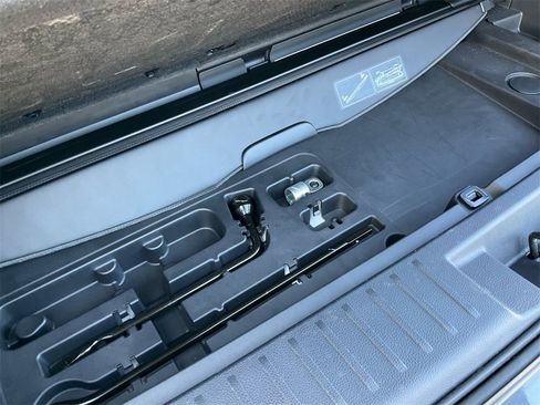 Used 2021 Toyota Highlander XLE image 31