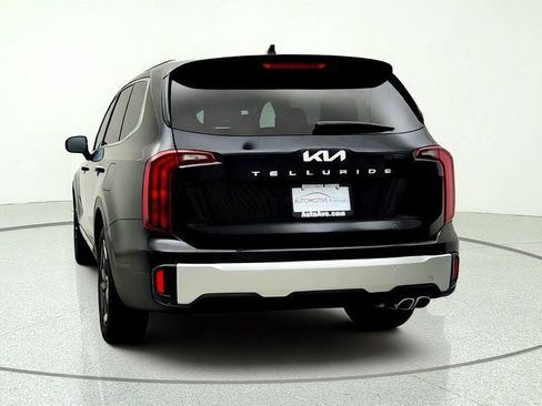 Used 2025 Kia Telluride S FWD image 6