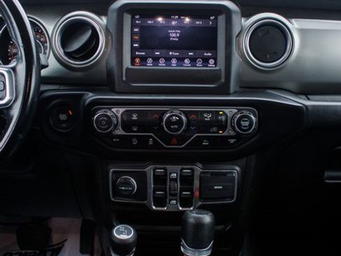 Used 2021 Jeep Wrangler Unlimited Sahara image 18