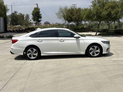 Used 2019 Honda Accord EX image 2