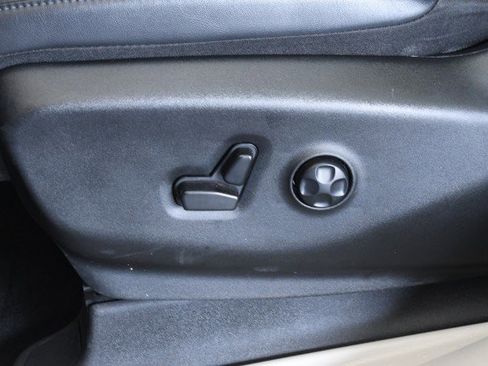 Used 2024 Chrysler Pacifica Touring-L FWD image 25