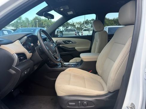 Used 2023 Chevrolet Traverse LT FWD image 12
