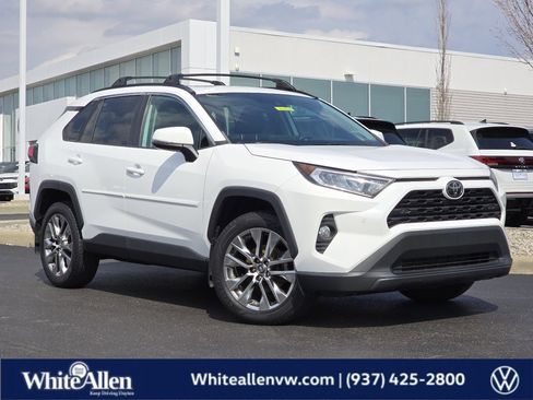 Used 2020 Toyota RAV4 XLE Premium image 1