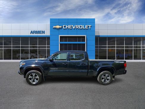 Used 2018 Toyota Tacoma TRD Sport AWD/4WD image 8