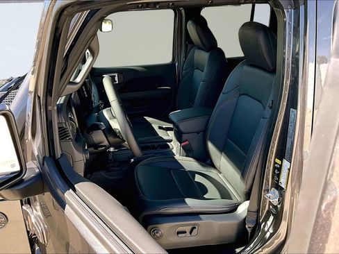 New 2026 Jeep Gladiator Sport AWD/4WD image 3