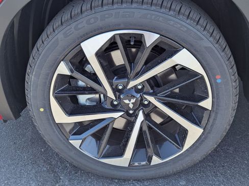 Used 2025 Mitsubishi Outlander 4WD Plug-In Hybrid image 13