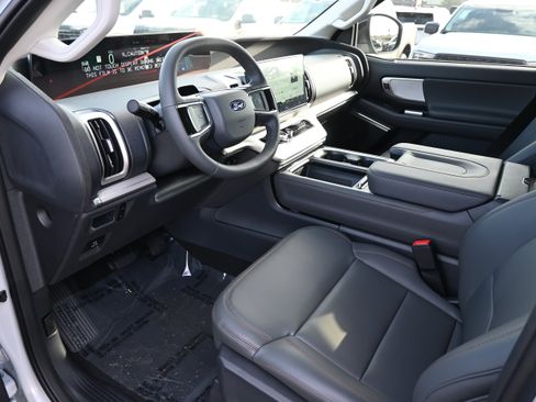 New 2025 Ford Expedition Active image 16