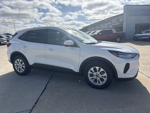 Used 2023 Ford Escape Active w/ Tech Pack #2 AWD/4WD image 3