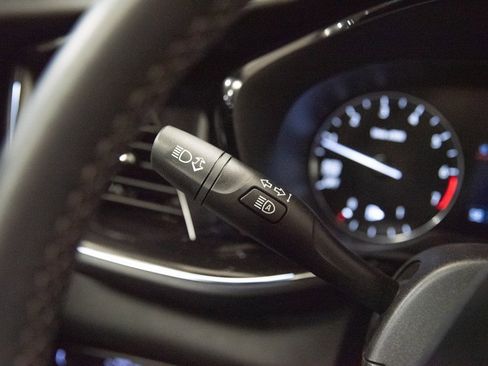 Used 2023 Buick Envision Preferred image 25