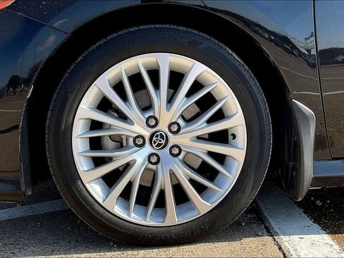 Used 2020 Toyota Camry XLE image 8