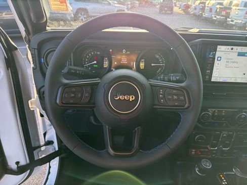 Used 2025 Jeep Wrangler Rubicon w/ Convenience Group image 24