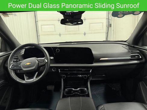 Certified 2025 Chevrolet Traverse LT w/ Sun and Wheel Package AWD/4WD image 18