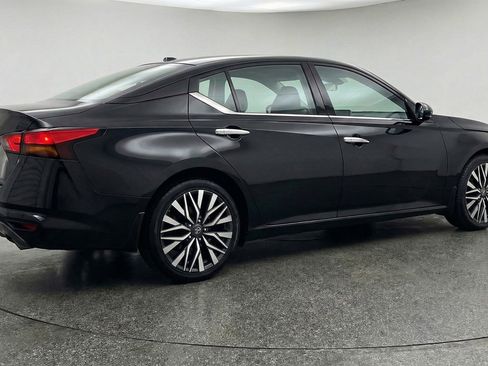 Used 2025 Nissan Altima 2.5 SV image 9