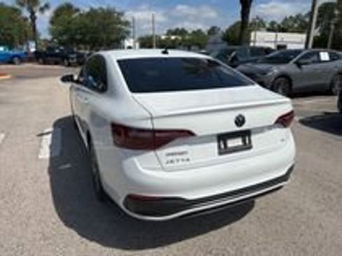 Certified 2023 Volkswagen Jetta SE w/ Panoramic Sunroof Package FWD image 24