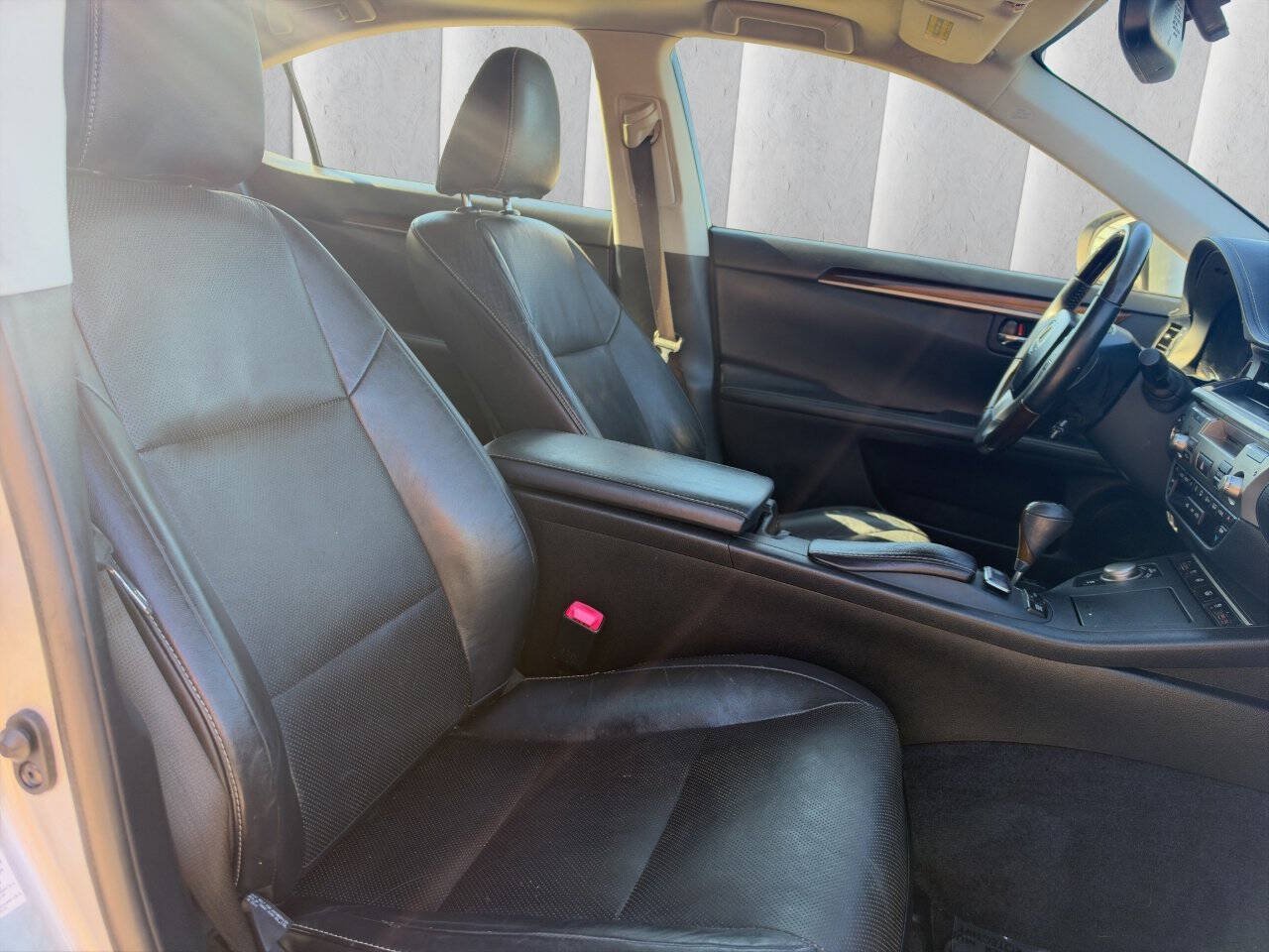 Used 2014 Lexus ES 350 w/ Luxury Package FWD image 11