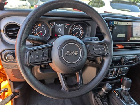 Used 2025 Jeep Wrangler Sport AWD/4WD image 12