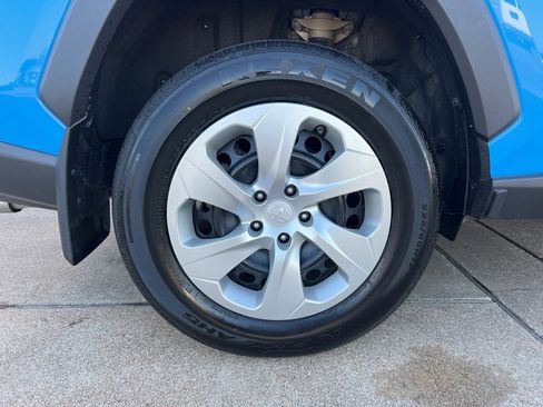 Used 2021 Toyota RAV4 LE image 15