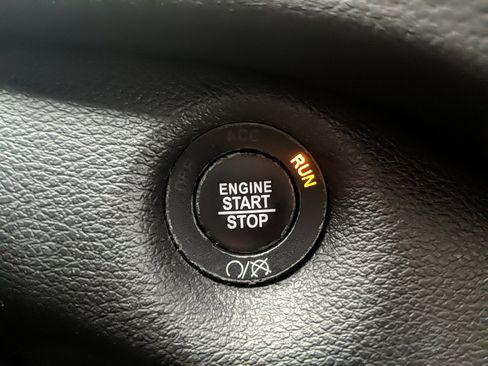 Used 2019 Jeep Cherokee Latitude Plus w/ Trailer Tow Group image 19