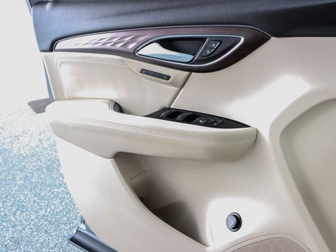 Used 2021 Buick Envision Avenir image 23