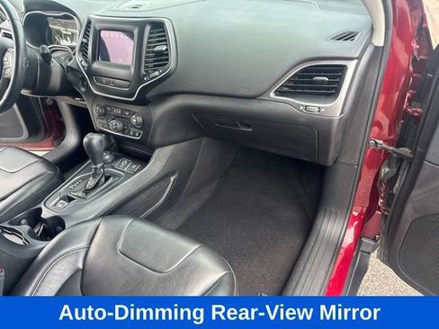 Used 2019 Jeep Cherokee Latitude Plus w/ Comfort/Convenience Group AWD/4WD image 14